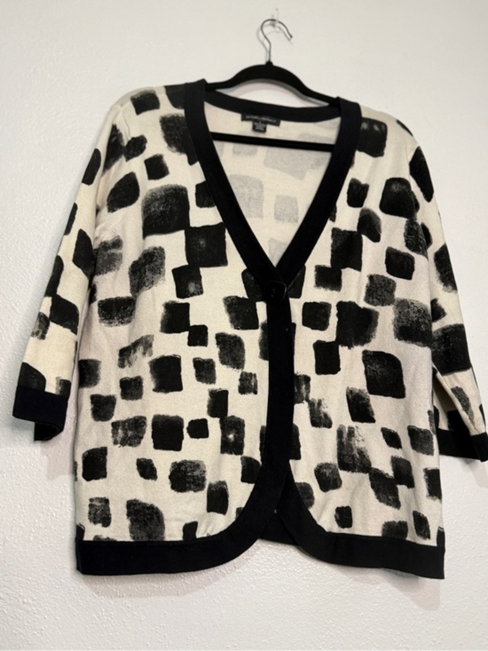 Designers Originals Black & Cream Brushed Square Pattern V-Neck Cardigan. Sz L.